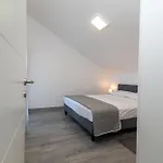 Апартаменты Sea View House