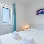 Апартаменты Sea View House *