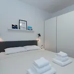 Sea View House *