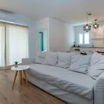 Sea View House *
