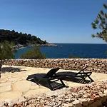 Sea View House *