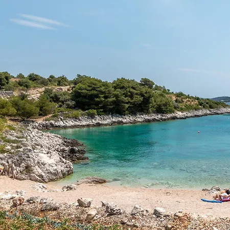 Sea View House, Karlo *