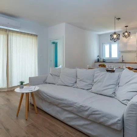 Sea View House *
